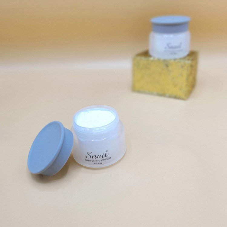 کرم کلاژن ساز پوست کاسه ای حلزون