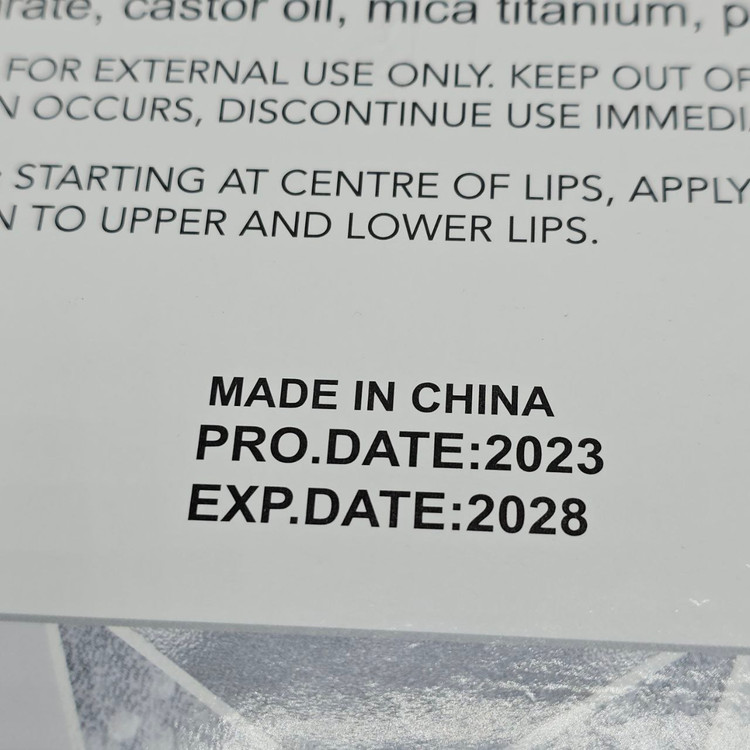 رژلب مایع و لیپ گلاس شاین دار مجیک