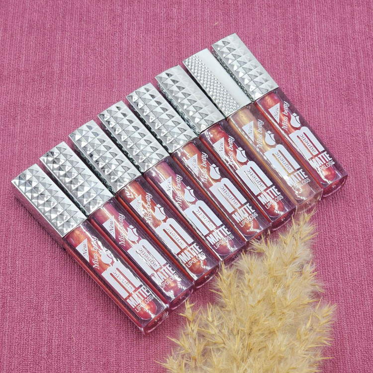 رژلب مایع و لیپ گلاس شاین دار مجیک