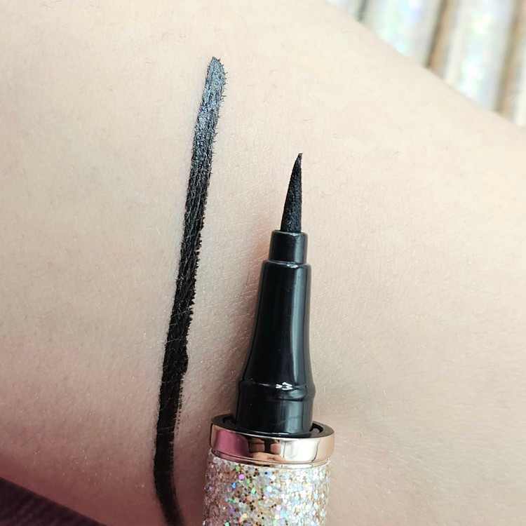 خط چشم ضداب و ضد حسلسیت ماژیکی برند کایلی