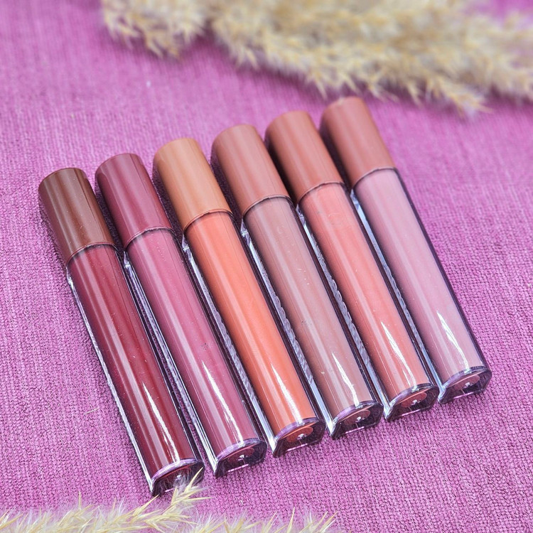 رژلب مایع مات برند کویدن رز کله استوانه ای