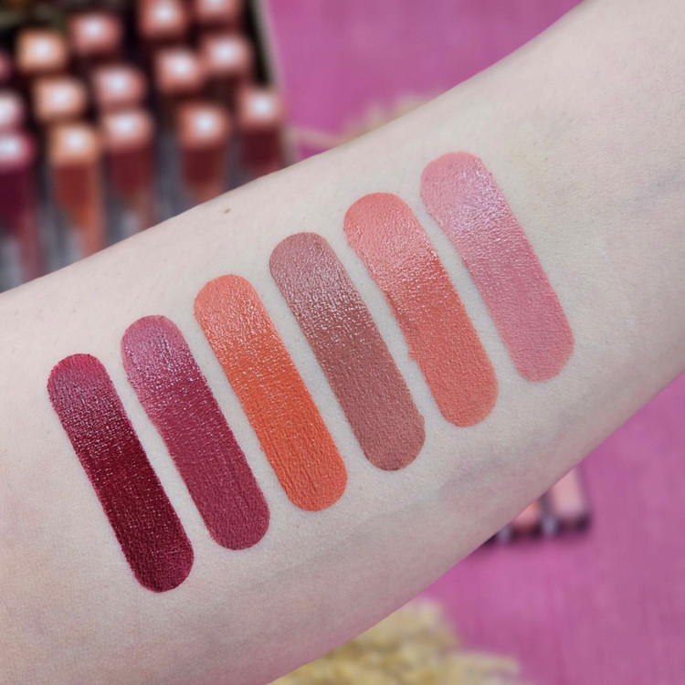 رژلب مایع مات برند کویدن رز کله استوانه ای