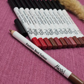 رژلب مدادی نرم و مخملی برند مدا