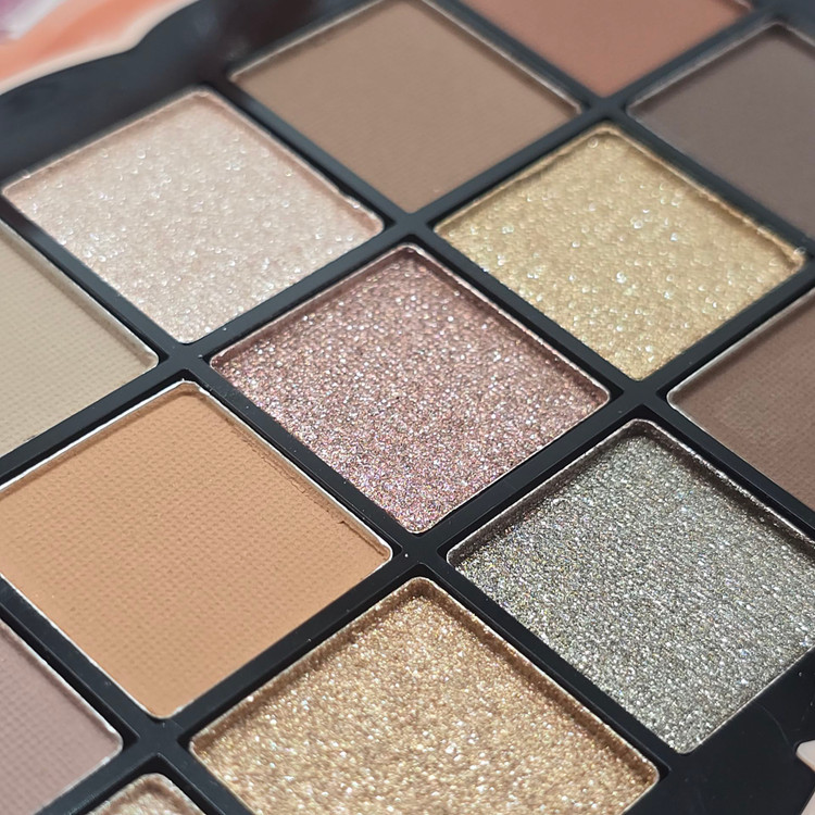 پالت سایه مات و اکلیلی 15 رنگ برند مکالر