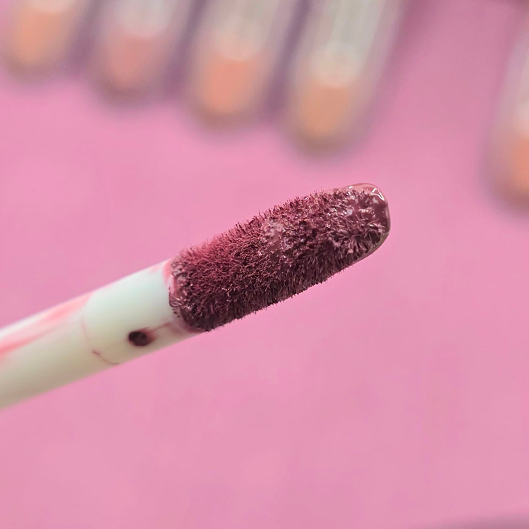 رژلب مایع مات و ضدآب و مخملی و سبک با رنگبندی نود برند لیدی بیوتی