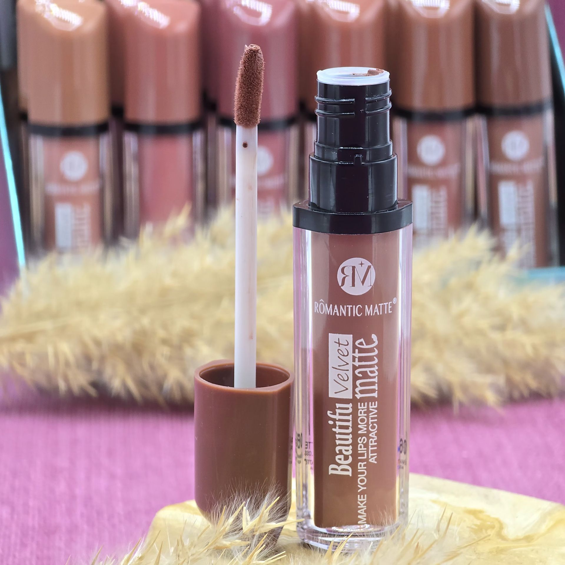 رژلب ضدآب و 24 ساعته و مات و سبک و مخملی و بدوت حساسیت از برند رمانتیک مات