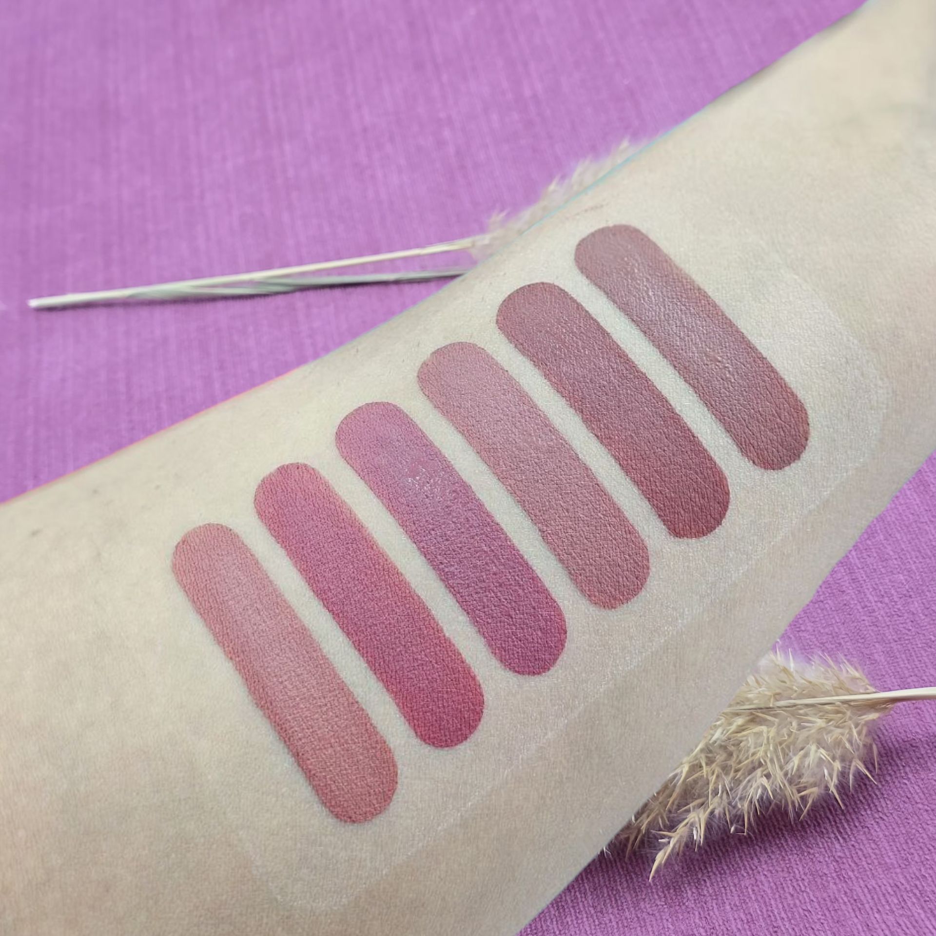 رژلب ضدآب و 24 ساعته و مات و سبک و مخملی و بدوت حساسیت از برند رمانتیک مات