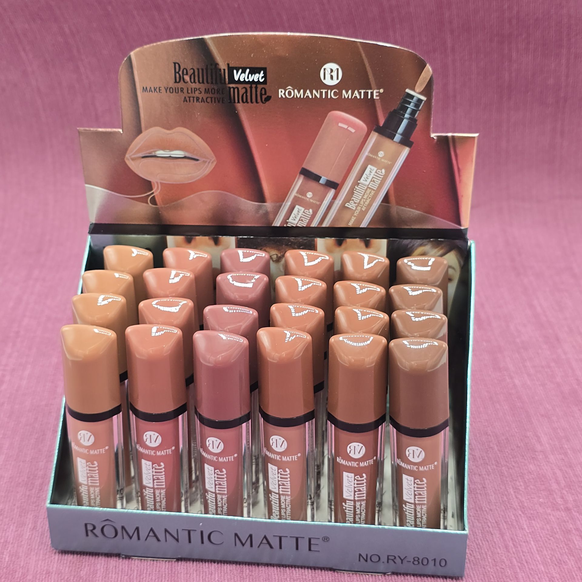 رژلب ضدآب و 24 ساعته و مات و سبک و مخملی و بدوت حساسیت از برند رمانتیک مات