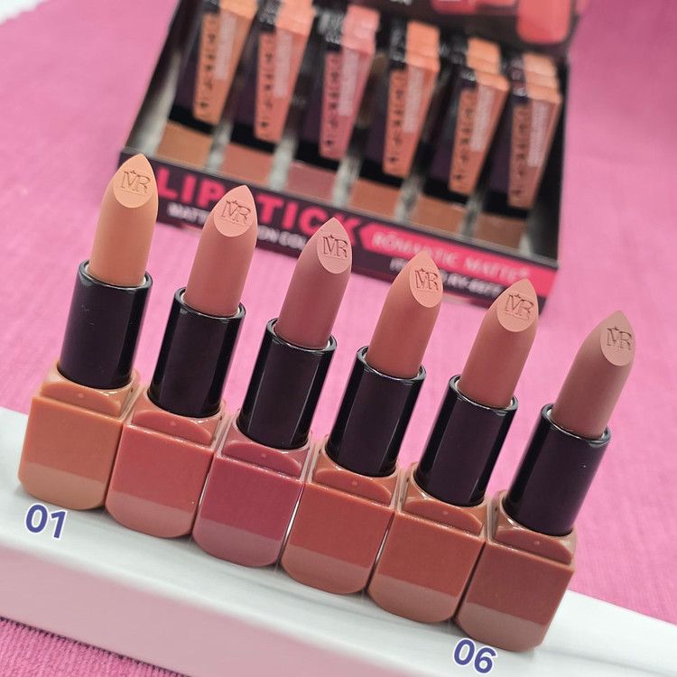 رژلب جامد مات و مخملی و کاملا سبک و خوشرنگ از برند رمانتیک مات