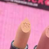 رژلب جامد مات و مخملی و کاملا سبک و خوشرنگ از برند رمانتیک مات