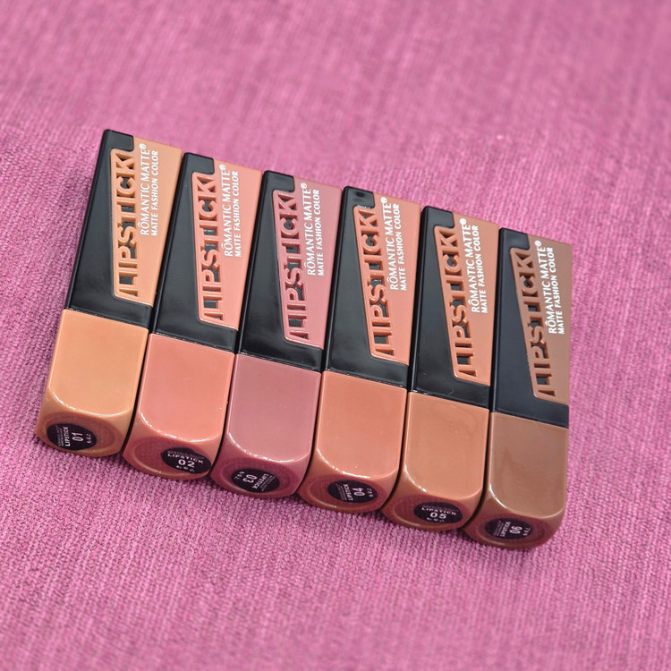 رژلب جامد مات و مخملی و کاملا سبک و خوشرنگ از برند رمانتیک مات