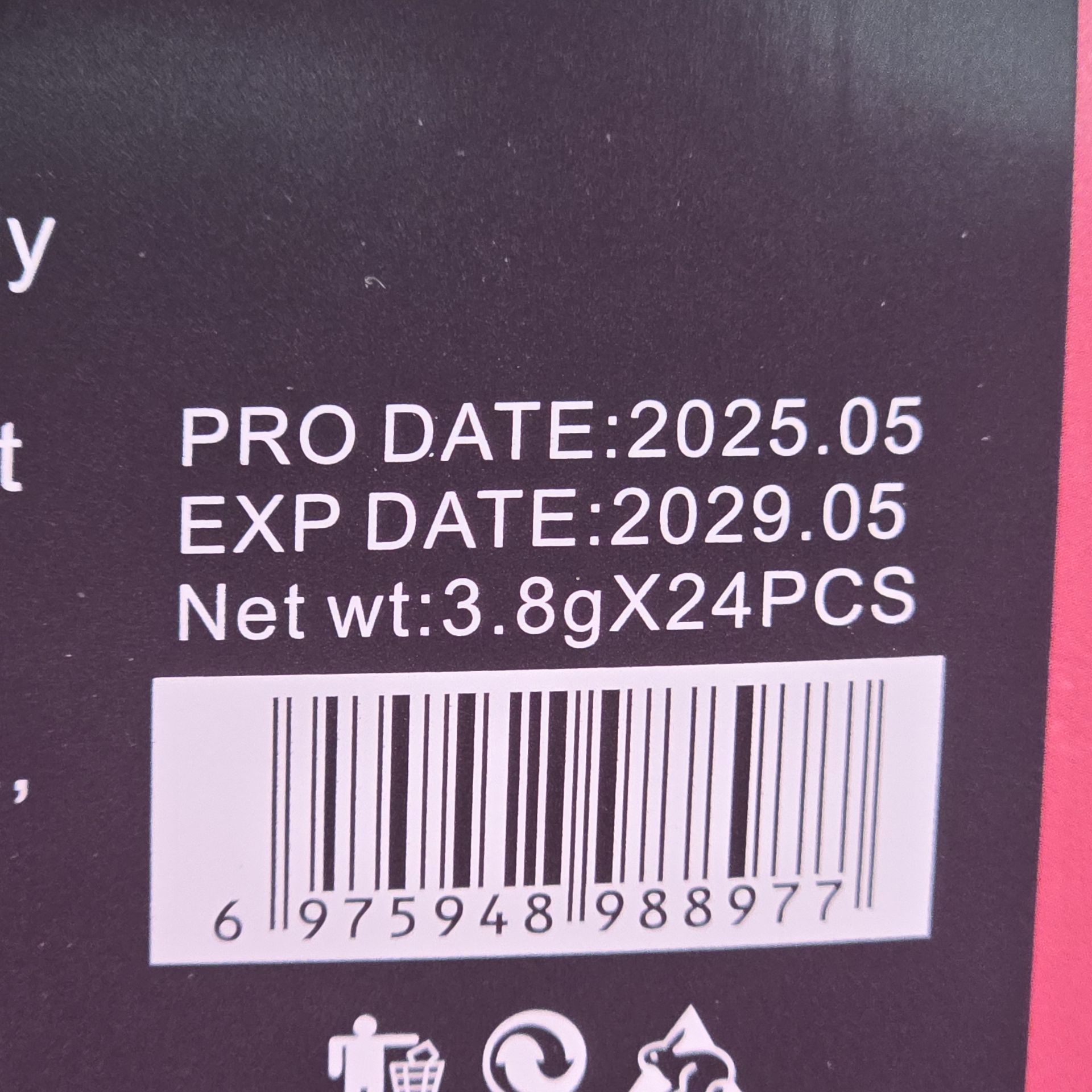 رژلب جامد مات و مخملی و کاملا سبک و خوشرنگ از برند رمانتیک مات