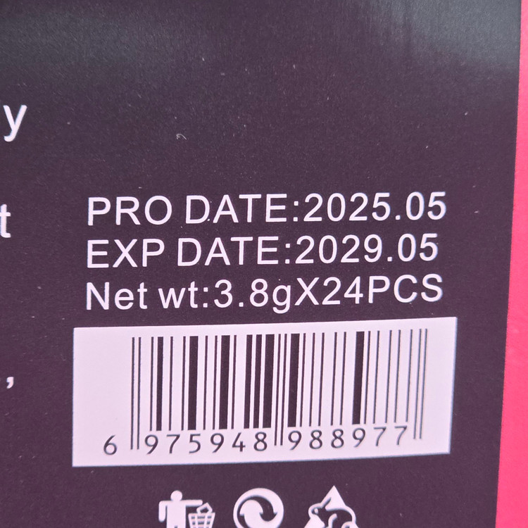 رژلب جامد مات و مخملی و کاملا سبک و خوشرنگ از برند رمانتیک مات