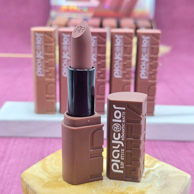 رژلب جامد مات و مخملی و کاملا سبک از برند رمانتیک مات