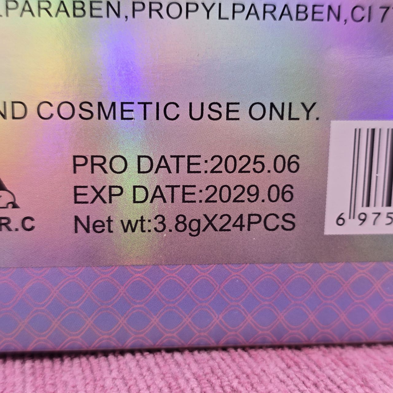 رژلب جامد مات و مخملی و کاملا سبک از برند رمانتیک مات