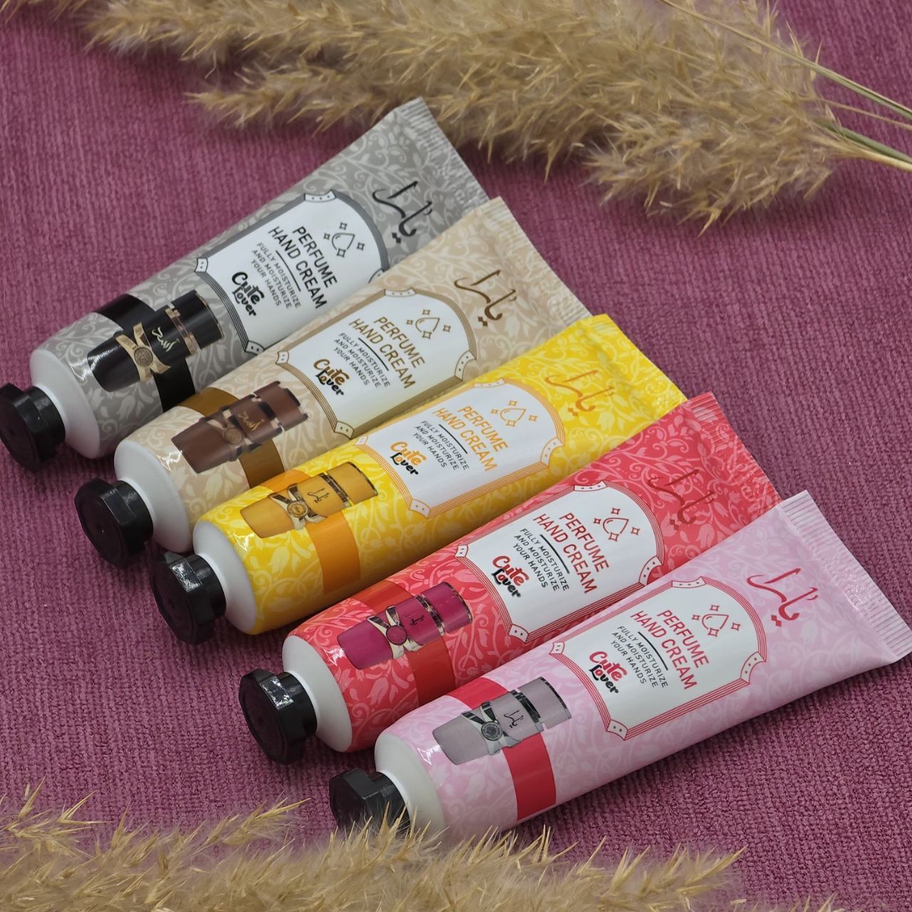 کرم های پنج قلو مرطوب کننده و آبرسان دست و صورت یارا