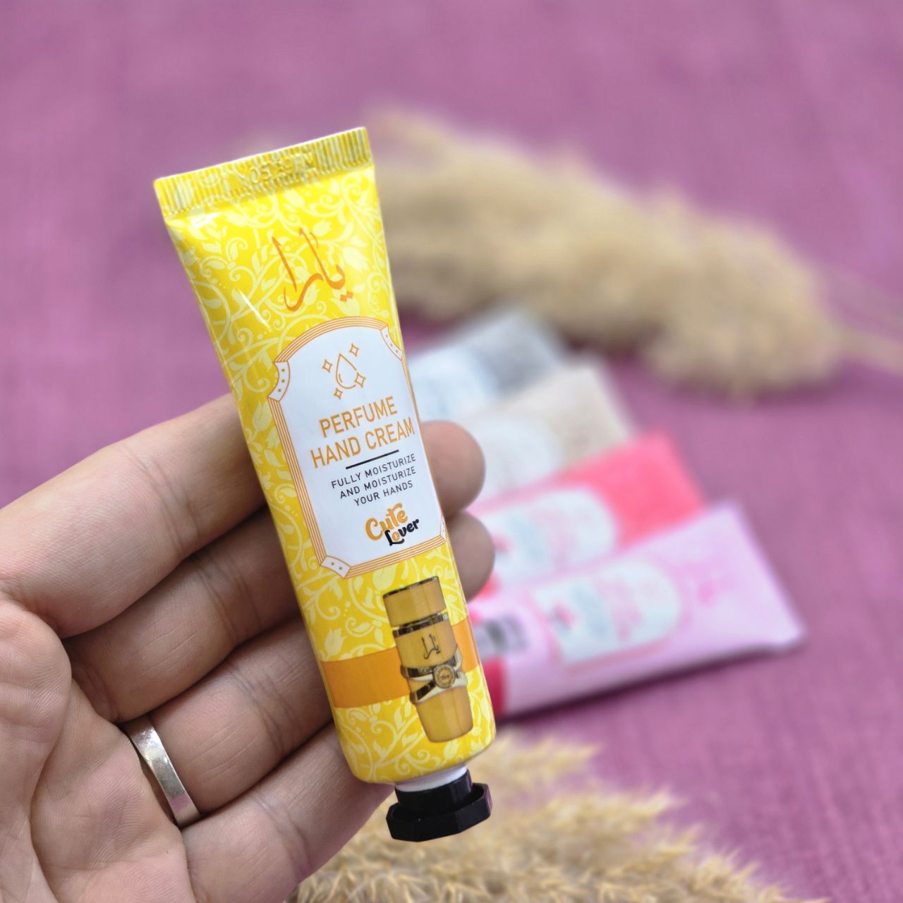 کرم های پنج قلو مرطوب کننده و آبرسان دست و صورت یارا