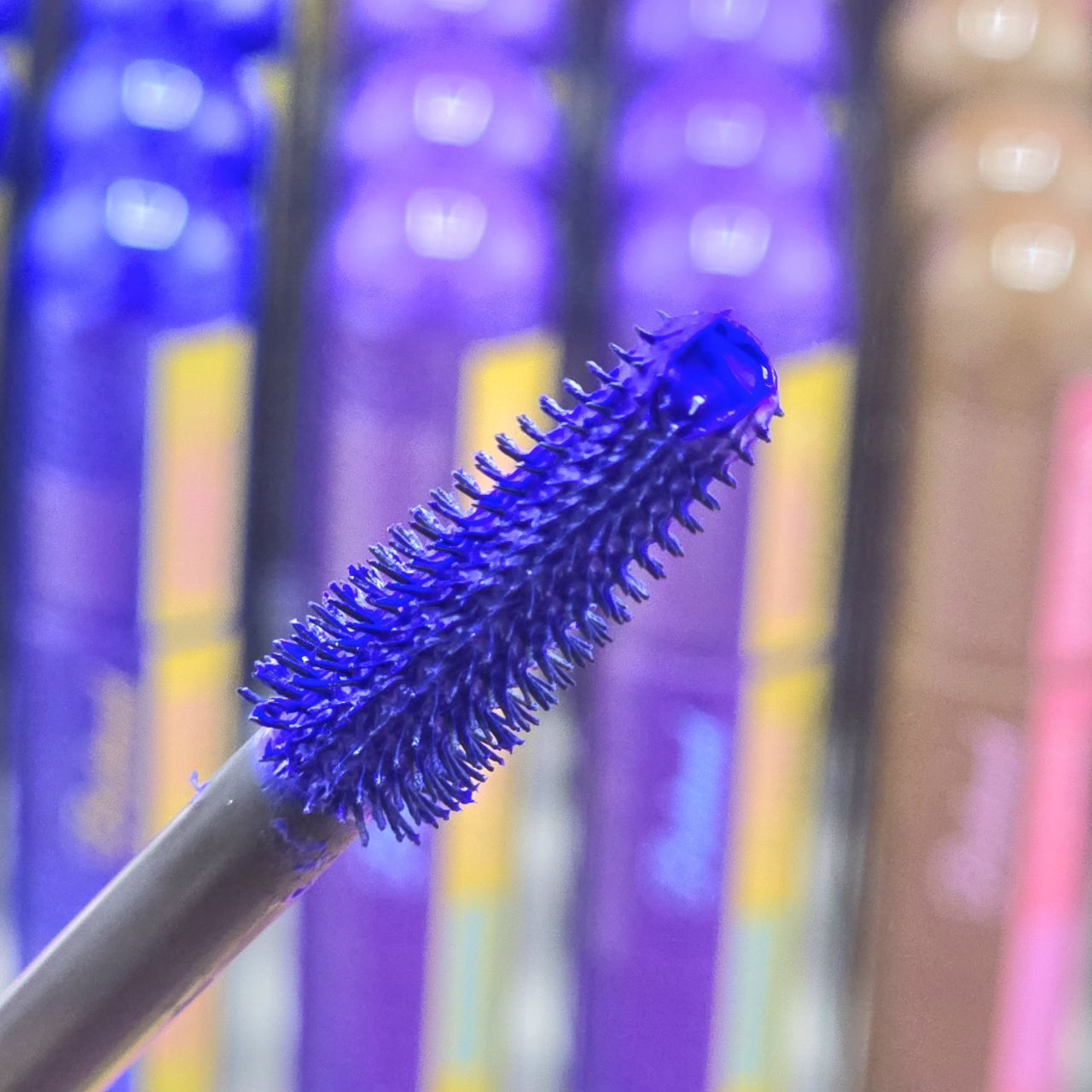 ریمل رنگی ضدآب در سه رنگ آبی . قهوه ای . بنفش برند بیولند