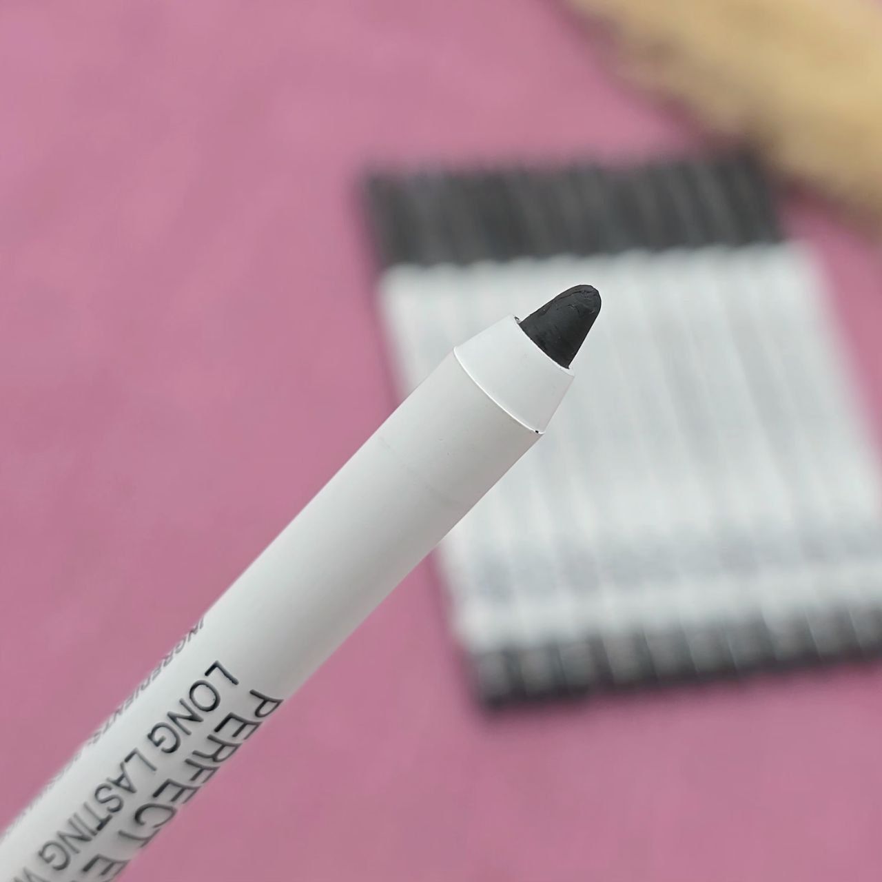 مداد چشم ضدآب و کاملا روغنی و ضد حساسیت برند مدا