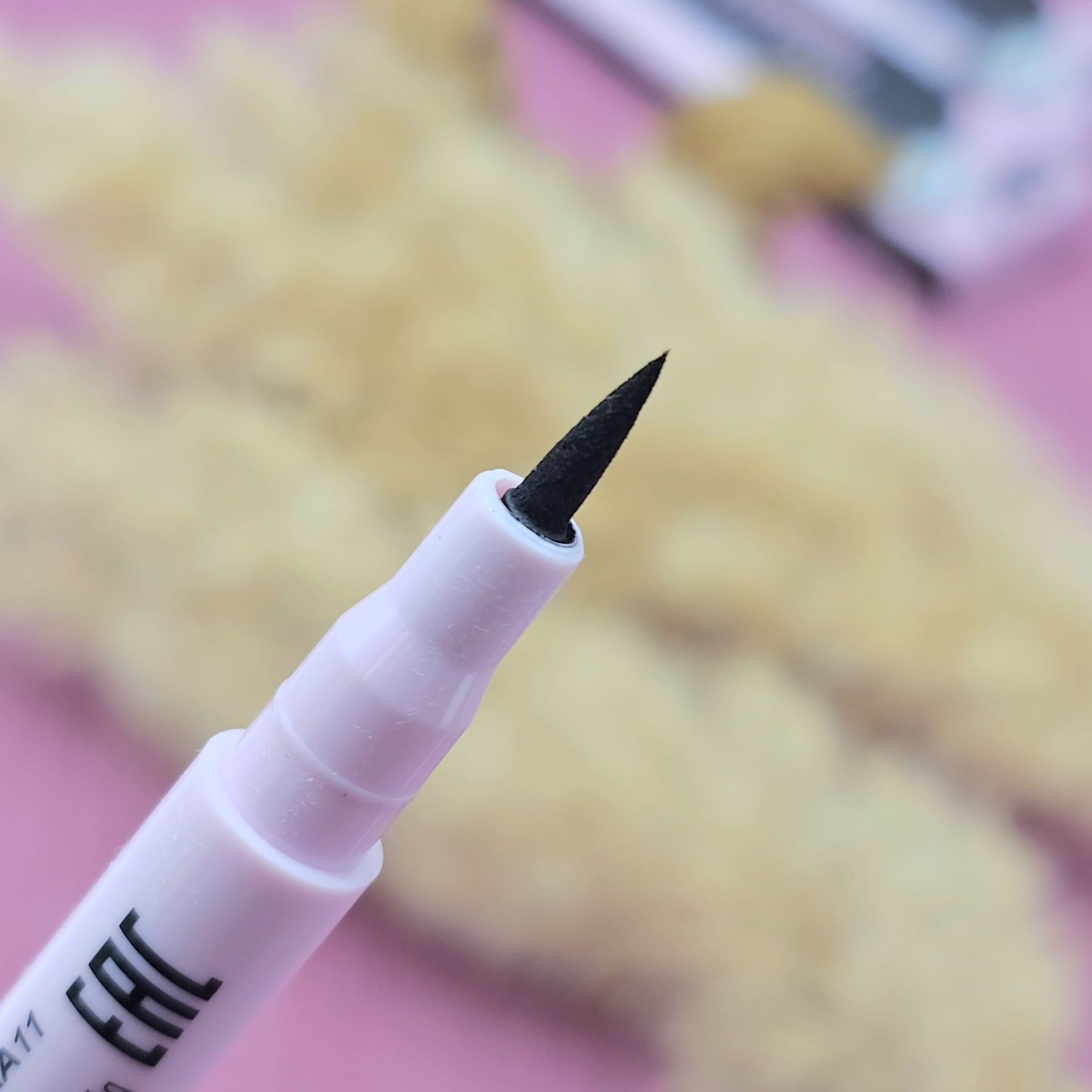 خط چشم قلمی و برس ماژیکی ضدآب برند رامش