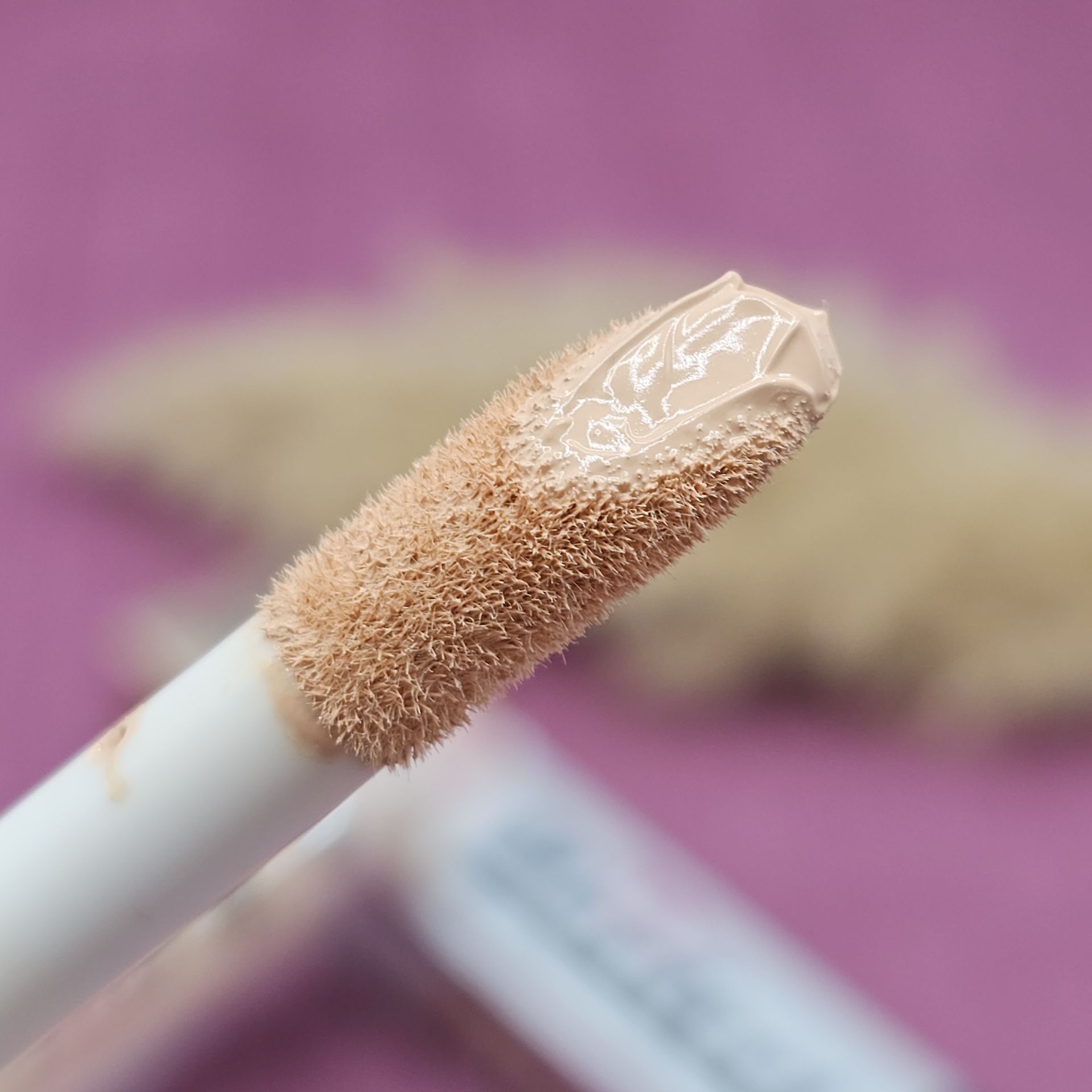 کانسیلر مایع با بافت سبک و کاور بالا برند مدا