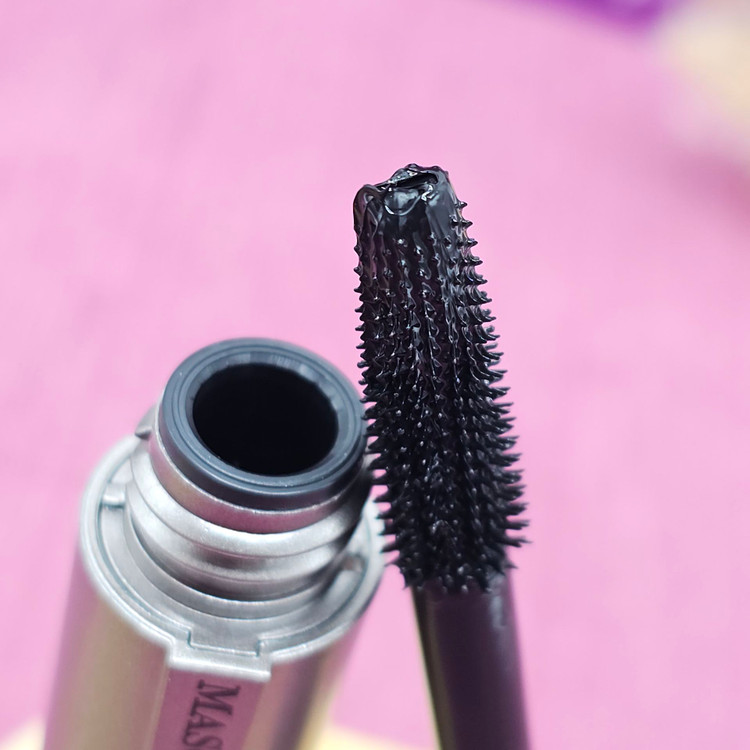 ریمل بلنده و حالت دهنده مژه برند کالیستا