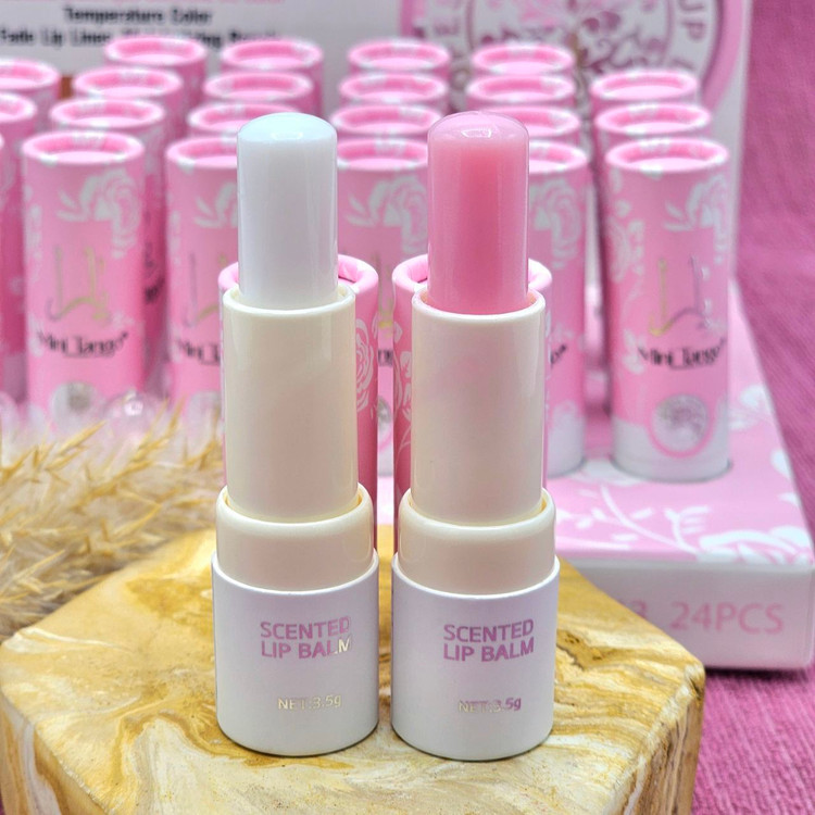 بالم لب نرم کننده و تقویت کننده لب یارا