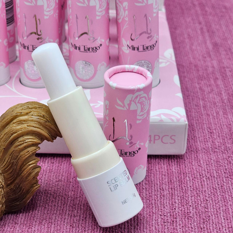 بالم لب نرم کننده و تقویت کننده لب یارا