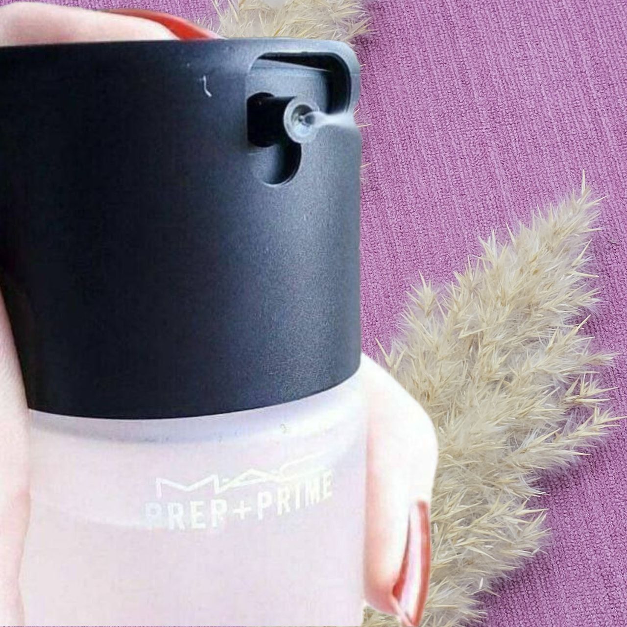 اسپری فیکساتور آرایش صورت برند مک