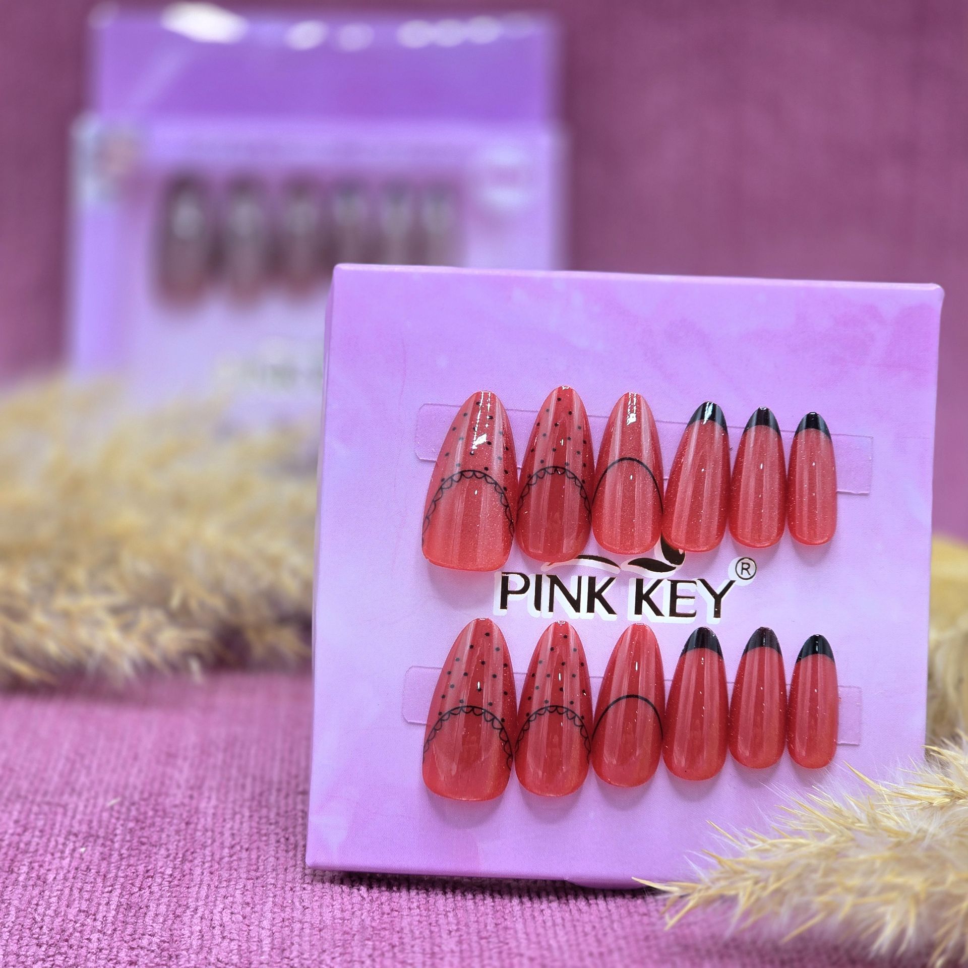 ناخن مصنوعی شاین دار کمر مشکی از برند پینک کی